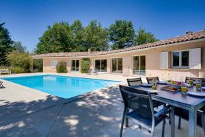 Villas Villa avec piscine aux portes de Bordeaux : Villa