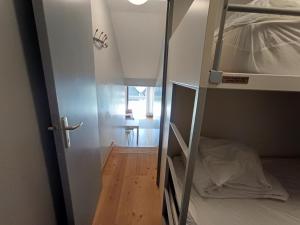 Appartements Superbe appartement renove - 4 pers - Terrasse plein sud - Garage prive - Proche pistes et commodites - FR-1-445-46 : photos des chambres
