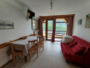 Appartements Studio expose sud avec balcon, a 200m des pistes et commerces, animaux acceptes - FR-1-445-26 : photos des chambres