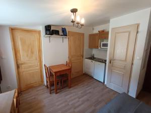 Appartements Charmant studio tout confort en front de neige a Montgenevre, residence face aux pistes - FR-1-445-137 : photos des chambres