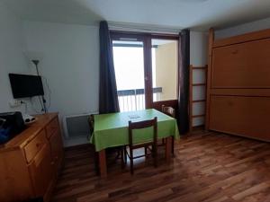 Appartements Montgenevre: Studio cosy 4 pers, sur les pistes, animaux OK - FR-1-445-77 : photos des chambres