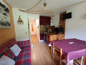Appartements Appartement renove avec Wifi, plein sud, sur les pistes, parking prive – 4 a 5 pers. - FR-1-445-157 : photos des chambres