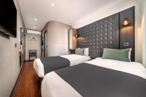 Twin Room room in Point A Hotel London Westminster