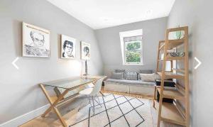 Beautiful 3 Double Bedroom plus Study Maisonette in Holland Park