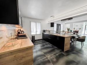 Maisons de vacances Villa avec jacuzzi, sauna&cinema : photos des chambres