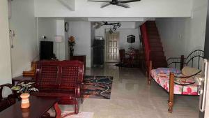 Bayan 10 Homestay, Ayer Keroh Guest House - 4bedrooms, 15minutes to town