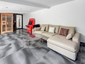Maisons de vacances Villa avec jacuzzi, sauna&cinema : photos des chambres
