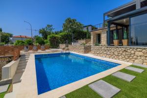 Blue Adria Pearl House