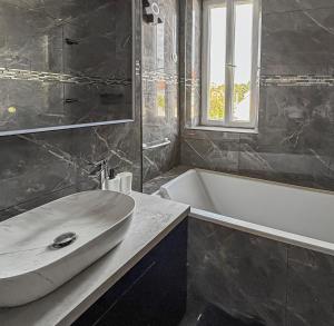Maisons de vacances Villa avec jacuzzi, sauna&cinema : photos des chambres