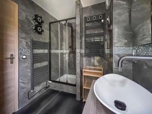 Maisons de vacances Villa avec jacuzzi, sauna&cinema : photos des chambres