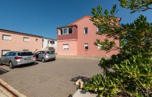 1 Bedroom Gorgeous Apartment In Pag 