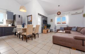 1 Bedroom Gorgeous Apartment In Pag 