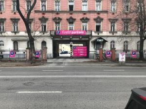 Stylish quiet central home w cheap parking closeby