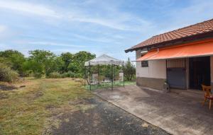 Beautiful Home In Bronte With Wifi