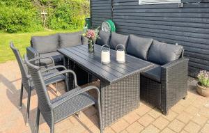 3 Bedroom Cozy Home In Hejls