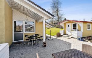 2 Bedroom Nice Home In Juelsminde