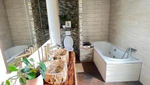 Two nice rooms in residential area with private bathroom