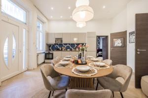 Bold 5BR Art Escape Opera & Andrassy Avenue