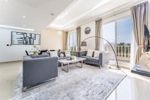 Family-Friendly 2BR, Near Circle Mall and JVC Park, Hanover Square, Jumeirah Village Circle by Deluxe Holiday Homes - Apartmány, Dubaj