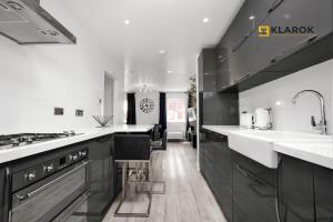 Super King Suite Large 3 bed Amenities Long Term