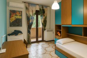 Yes I Know My Room - Claudia e Lory