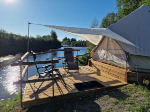 Sunset Glamping - luksustelttamajoitus PowerParkin lähellä