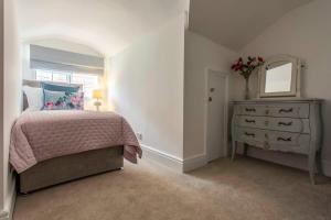 Central, beautiful home - with parking