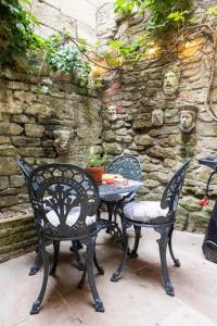 Central, beautiful home - with parking