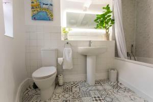 Central, beautiful home - with parking