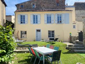 Appartements 3 pieces spacieux plein centre, parking,clim, terrasse, jardin : photos des chambres