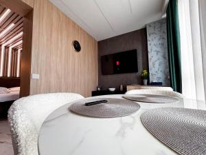 Airport Skyluxe Luxury Residence