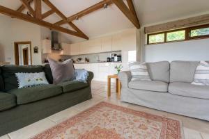 Beautiful Box Hill Lodge