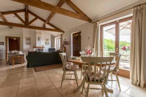 Beautiful Box Hill Lodge