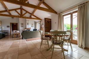 Beautiful Box Hill Lodge