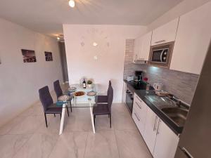 Apartment Ocean View with breathtaking sea view, family friendly, terrace, Wifi, SAT-TV