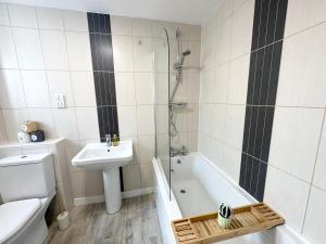 Central Flat with City Views - Newly Refurbished - Parking Included - Superfast Wifi