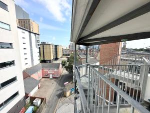 Central Flat with City Views - Newly Refurbished - Parking Included - Superfast Wifi
