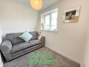 Central Flat with City Views - Newly Refurbished - Parking Included - Superfast Wifi
