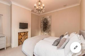 Newcastle city 5 mins