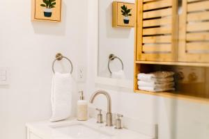 The Studio! Comfort, Quality, walk to beaches, fully equipped Studio