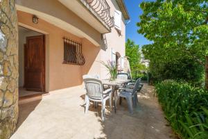Appartements L-Eugenie - appt climatise vue montagne : photos des chambres