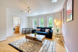 2BR City Flat Walk to Buchanan Hydro with Parking