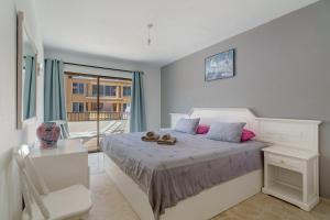 3 bedrooms with views