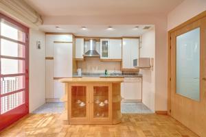 Casita del casco viejo by Clabao