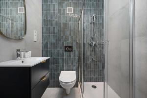 Large Apartment in Wrocław Center on the Market with 3 Bedrooms and Balcony by Noclegi Renters