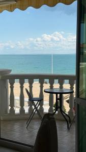 Апартамент в КК "Елените" с фронтална гледка море, разположен на самия плаж