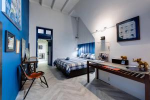 Non Inn The Barber King and Twin Rooms with Vintage Charm and Unique Design near Riverside and ICONSIAM