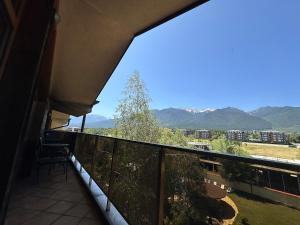 Top floor and mountain views