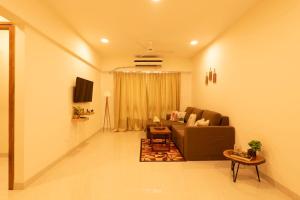 Breezy, Bright, Upper Floor 2bhk nr BKC & Airport