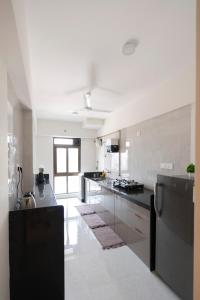 Breezy, Bright, Upper Floor 2bhk nr BKC & Airport